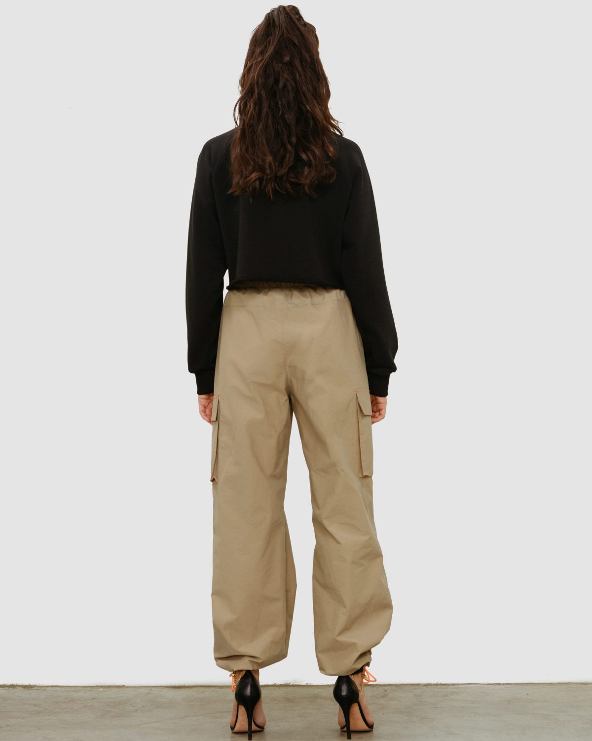 Укороченный свитошот Black & White Nikasport, W4BW33-BLK, цвет черный