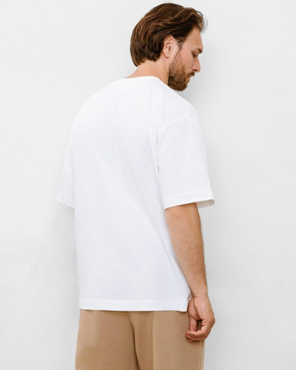 Футболка Oversize c накладным карманом Beige & Grey Nikasport, BG13-M11-WHT/BGE, цвет белый + бежевые рукава и бейка горловина