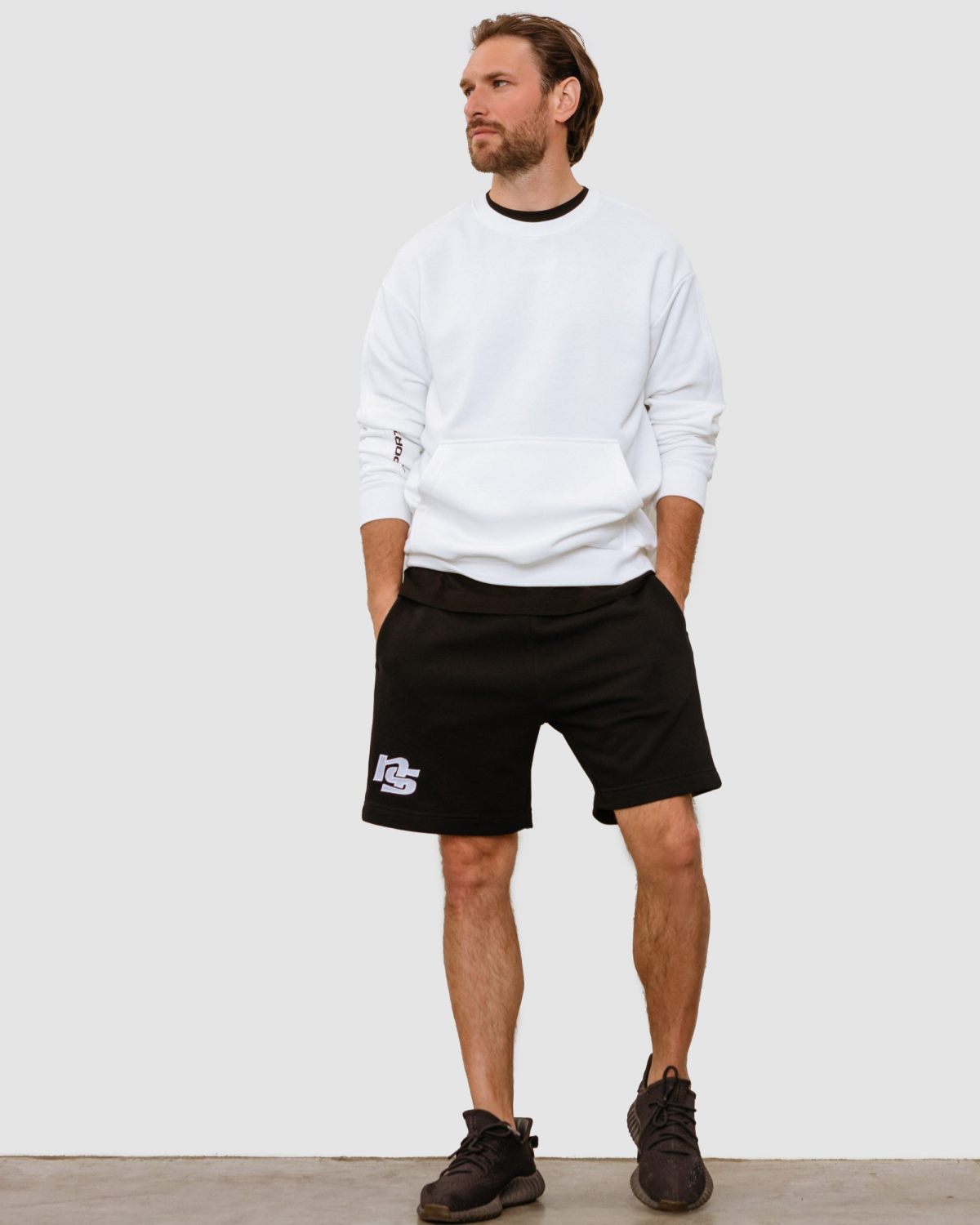 Свитшот с карманом Black & White Nikasport, M4BW33-WHT, цвет белый