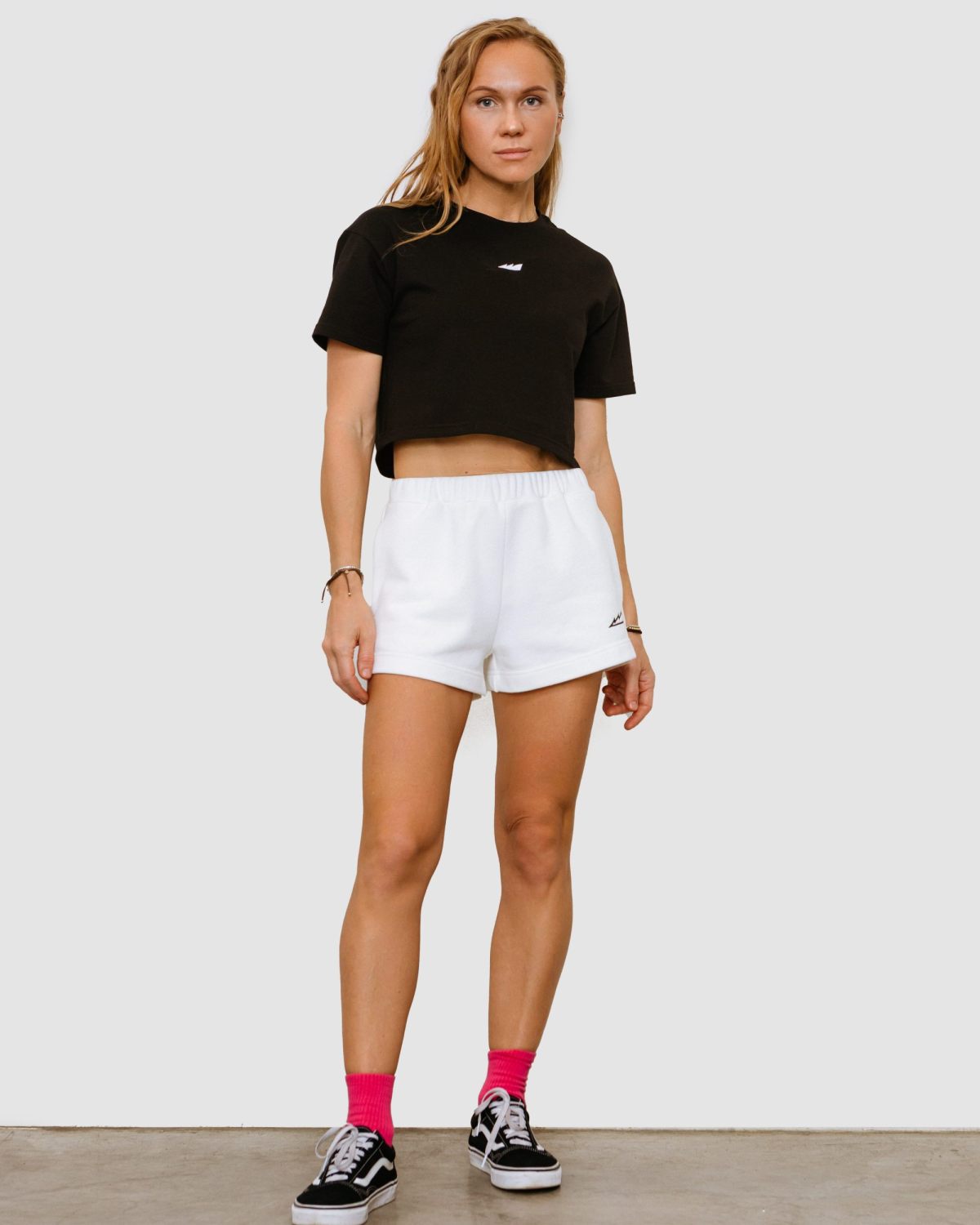 Укороченная футболка Black & White Nikasport, BW15-W11-BLK, цвет черный