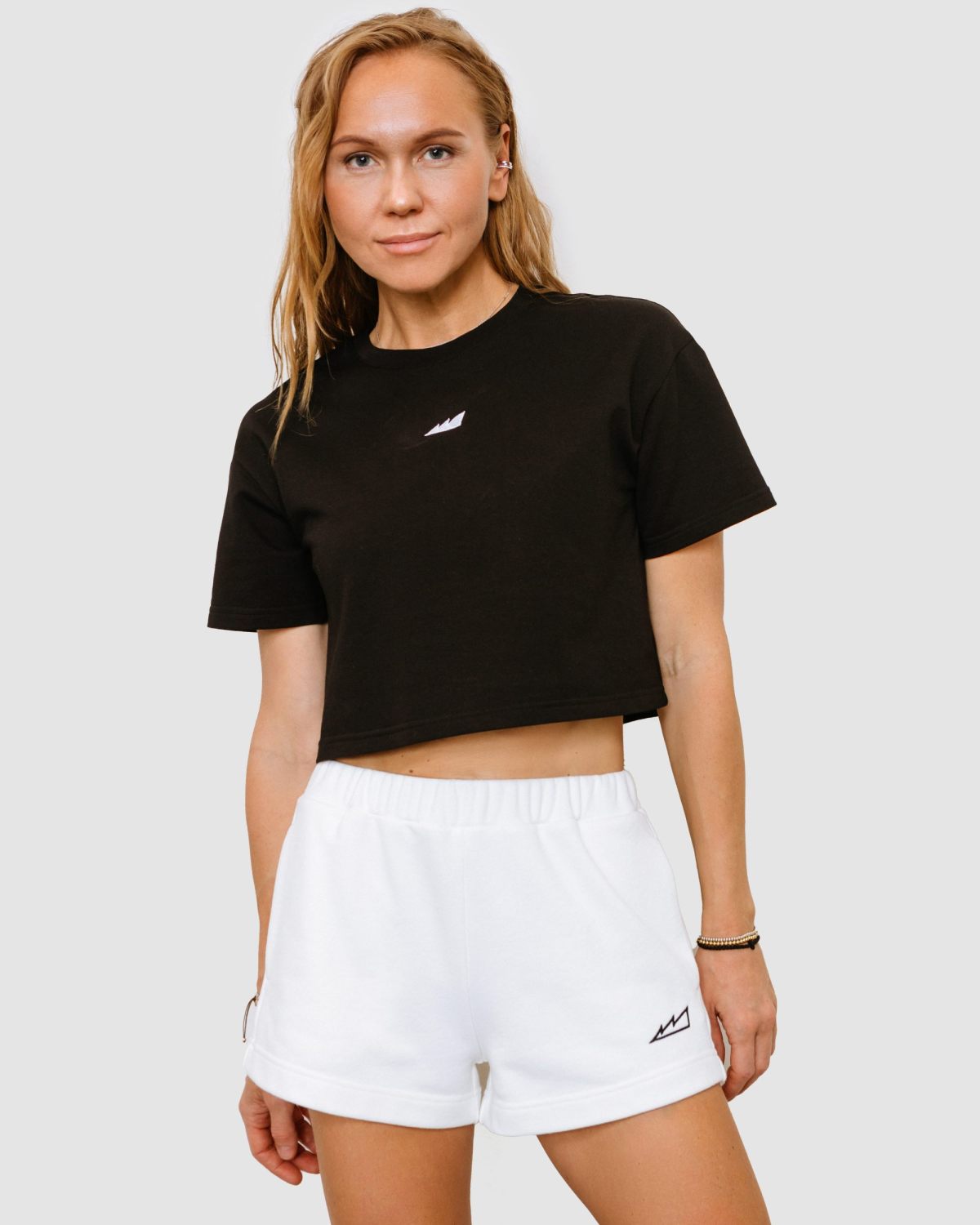 Укороченная футболка Black & White Nikasport, BW15-W11-BLK, цвет черный